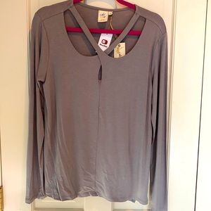 Grey shirt with cute key hole detail